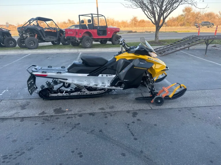 2024 SKI-DOO 0 SNOWMOBILE Ontario OR 4C179 7