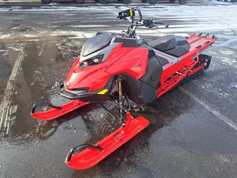 2024 SKI-DOO 0 SNOWMOBILE Ontario OR 4C184 2