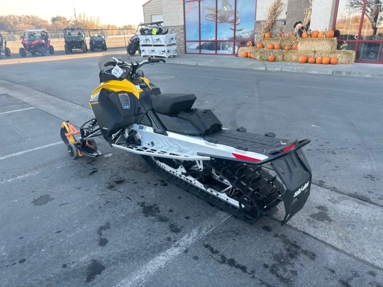 2024 SKI-DOO 0 SNOWMOBILE Ontario OR 4C179 4