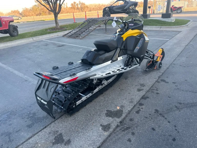 2024 SKI-DOO 0 SNOWMOBILE Ontario OR 4C179 6