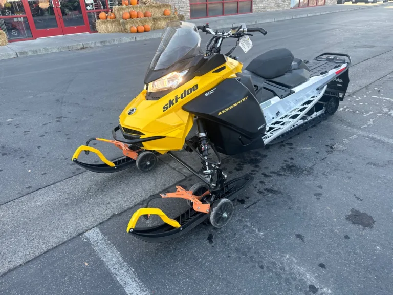 2024 SKI-DOO 0 SNOWMOBILE Ontario OR 4C179 9