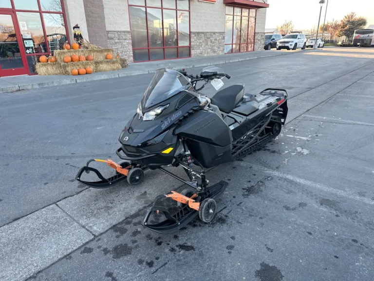 2024 SKI-DOO 0 SNOWMOBILE Ontario OR 4C131 10