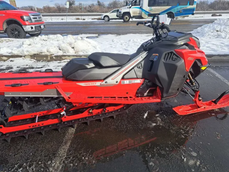 2024 SKI-DOO 0 SNOWMOBILE Ontario OR 4C184 5