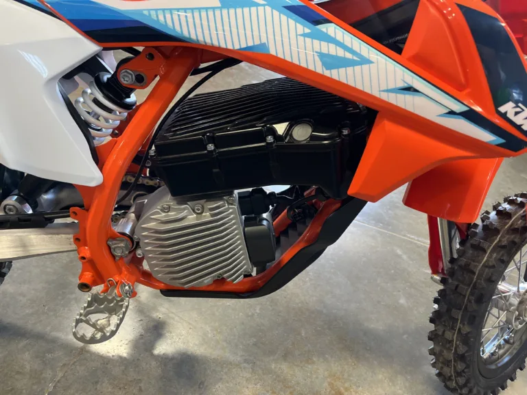 2024 KTM 0 MOTORCYCLE Ontario OR 4T101 11