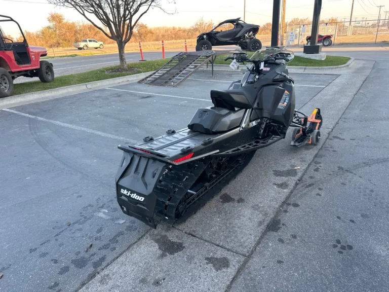 2024 SKI-DOO 0 SNOWMOBILE Ontario OR 4C131 7