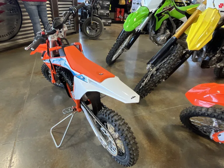 2024 KTM 0 MOTORCYCLE Ontario OR 4T101 9