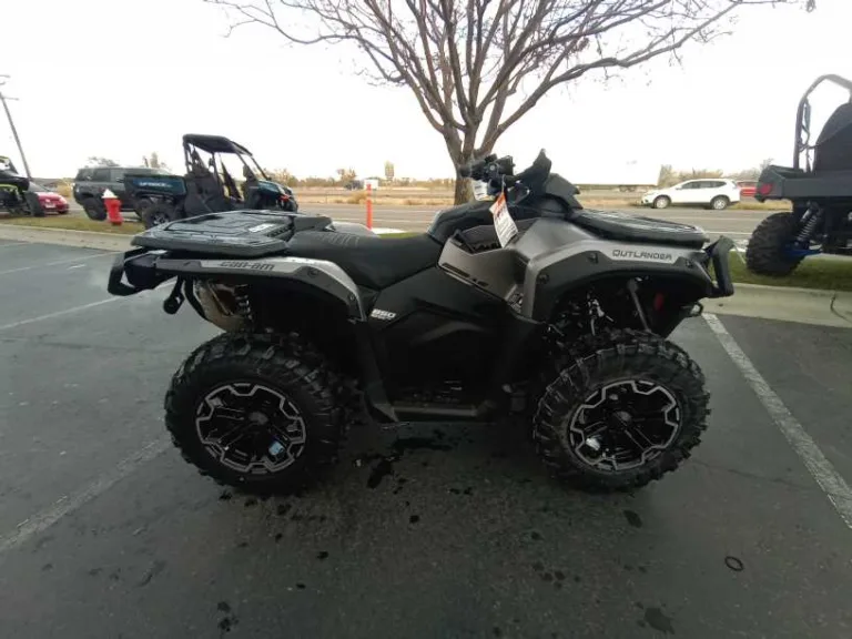 2025 CAN-AM 0 ATV Ontario OR 5C182 5